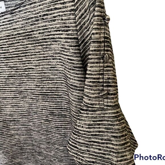 Cute Liz Claiborne Top with Bell Sleeves, Size Large - Picture 2 of 4